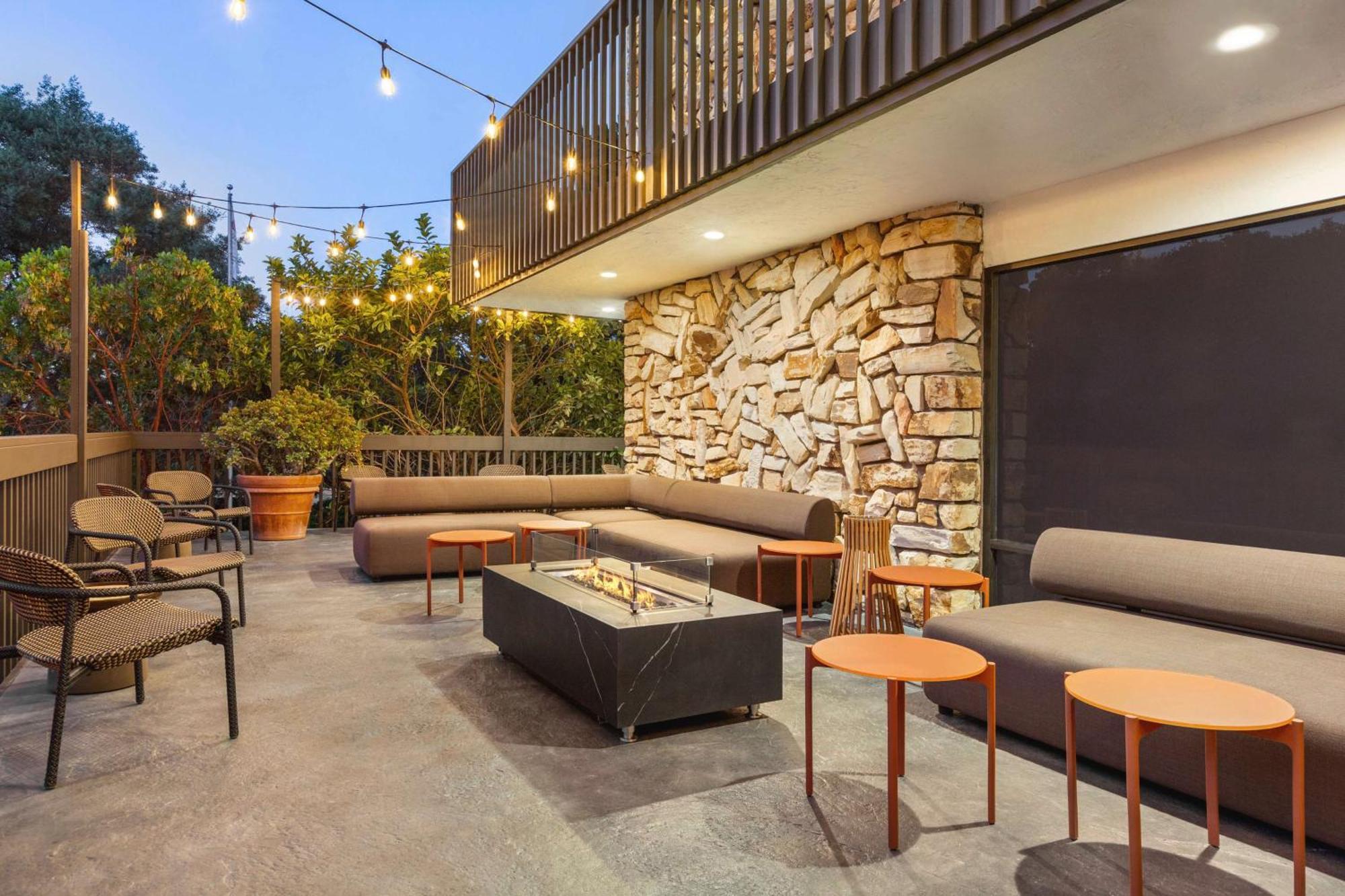 Hilton Garden Inn Monterey Esterno foto